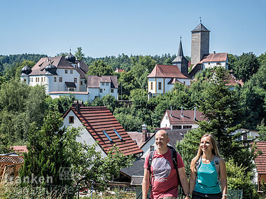 Brauereienwanderweg mit Blick auf Schloss Unteraufseß (Aufseß, Fränkische Schweiz)