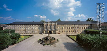 Neues Schloss (Bayreuth) Bayreuth, Neues Schloss, Fassade mit Vorplatz und Markgrafenbrunnen