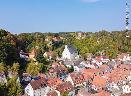 Ortsansicht mit Kirche (Waischenfeld, Fränkische Schweiz)