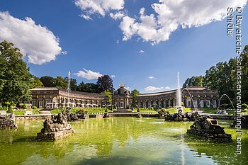 Neues Schloss (Bayreuth, Fichtelgebirge) Neues Schloss, Blick über Grosses Bassin auf den Sonnentempel (AF 21), Bayreuth, Eremitage