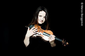 Portrait einer Frau mit Violine