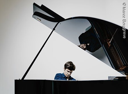 Robert Neumann Pianist.Photo: Marco Borggreve